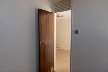 Casa à venda com 305m², 3 quartos e 3 vagas Casa à venda com 305m², 3 quartos e 3 vagasQuarto de Serviço