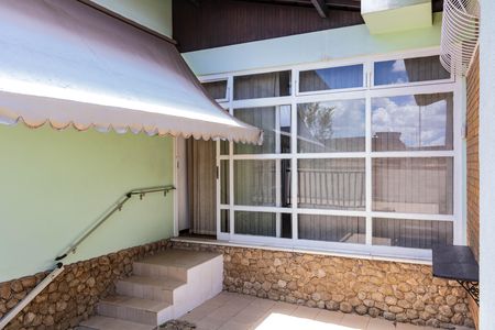 Casa à venda com 305m², 3 quartos e 3 vagas Casa à venda com 305m², 3 quartos e 3 vagasÁrea externa