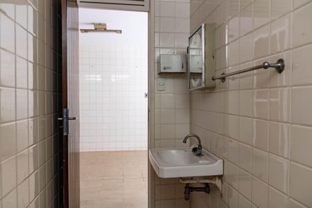 Casa à venda com 305m², 3 quartos e 3 vagas Casa à venda com 305m², 3 quartos e 3 vagasBanheiro de serviço