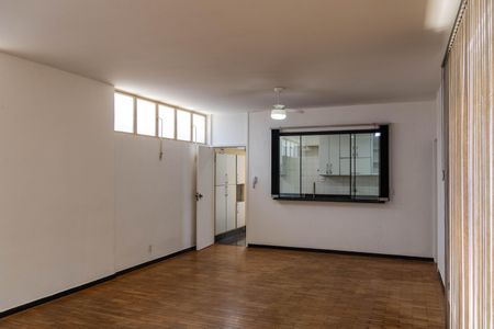 Casa à venda com 305m², 3 quartos e 3 vagas Casa à venda com 305m², 3 quartos e 3 vagasCopa