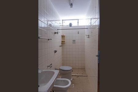 Casa à venda com 305m², 3 quartos e 3 vagas Casa à venda com 305m², 3 quartos e 3 vagasBanheiro de serviço