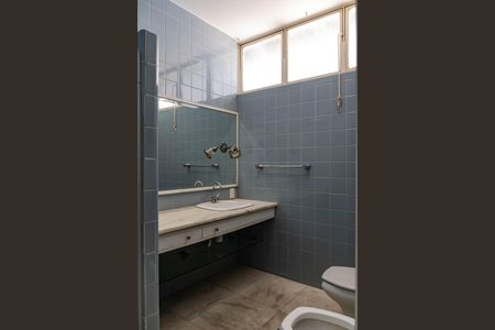 Casa à venda com 305m², 3 quartos e 3 vagas Casa à venda com 305m², 3 quartos e 3 vagasBanheiro da Suíte