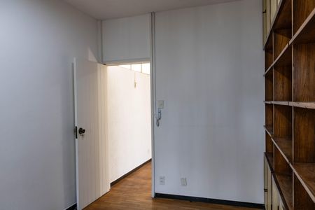 Casa à venda com 305m², 3 quartos e 3 vagas Casa à venda com 305m², 3 quartos e 3 vagasEscritório