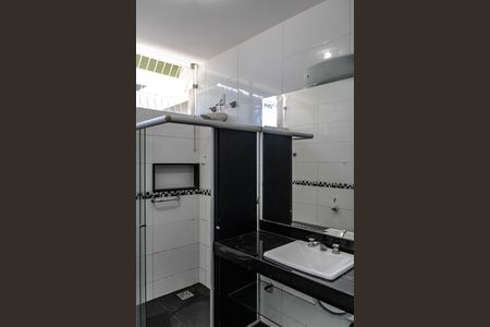 Casa à venda com 305m², 3 quartos e 3 vagas Casa à venda com 305m², 3 quartos e 3 vagasBanheiro Social