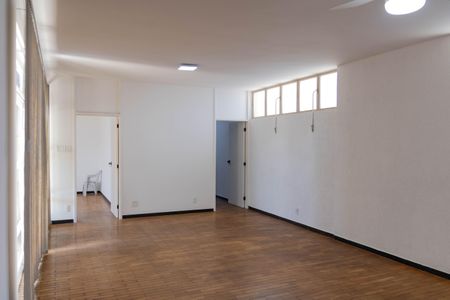 Casa à venda com 305m², 3 quartos e 3 vagas Casa à venda com 305m², 3 quartos e 3 vagasCopa