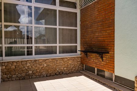 Casa à venda com 305m², 3 quartos e 3 vagas Casa à venda com 305m², 3 quartos e 3 vagasÁrea externa