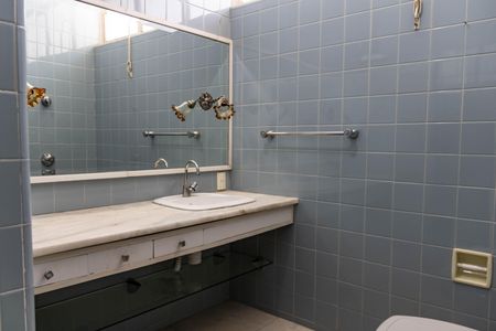 Casa à venda com 305m², 3 quartos e 3 vagas Casa à venda com 305m², 3 quartos e 3 vagasBanheiro da Suíte