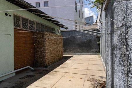 Casa à venda com 305m², 3 quartos e 3 vagas Casa à venda com 305m², 3 quartos e 3 vagasÁrea externa