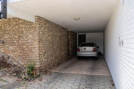 Casa à venda com 305m², 3 quartos e 3 vagas Casa à venda com 305m², 3 quartos e 3 vagasGaragem