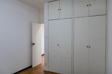 Casa à venda com 305m², 3 quartos e 3 vagas Casa à venda com 305m², 3 quartos e 3 vagasQuarto 1