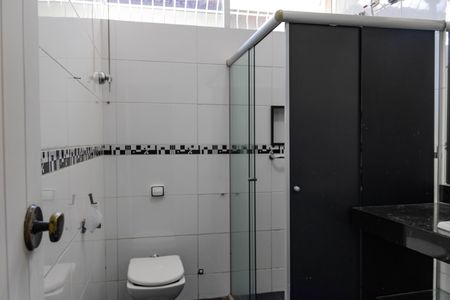 Casa à venda com 305m², 3 quartos e 3 vagas Casa à venda com 305m², 3 quartos e 3 vagasBanheiro Social