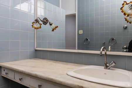 Casa à venda com 305m², 3 quartos e 3 vagas Casa à venda com 305m², 3 quartos e 3 vagasBanheiro da Suíte