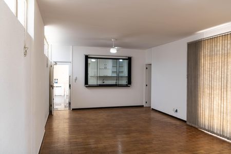 Casa à venda com 305m², 3 quartos e 3 vagas Casa à venda com 305m², 3 quartos e 3 vagasCopa