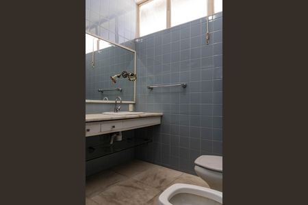 Casa à venda com 305m², 3 quartos e 3 vagas Casa à venda com 305m², 3 quartos e 3 vagasBanheiro da Suíte