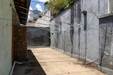 Casa à venda com 305m², 3 quartos e 3 vagas Casa à venda com 305m², 3 quartos e 3 vagasÁrea externa