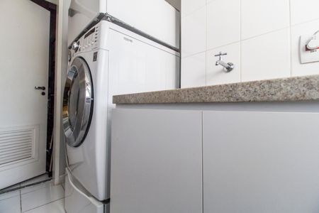 Apartamento à venda com 94m², 3 quartos e 1 vagaÁrea de Serviço