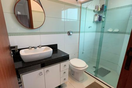 Casa à venda com 139m², 3 quartos e 4 vagasbanheiro suite