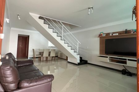 Casa à venda com 139m², 3 quartos e 4 vagasSala