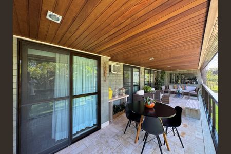 Apartamento à venda com 240m², 4 quartos e 3 vagasVaranda