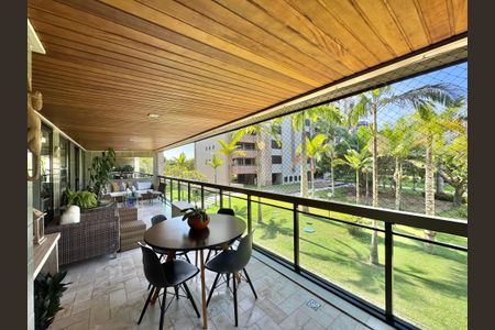 Apartamento à venda com 240m², 4 quartos e 3 vagasVaranda