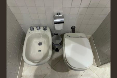 Apartamento à venda com 240m², 4 quartos e 3 vagasBanheiro Social