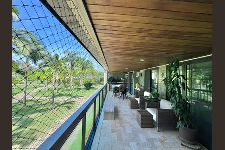 Apartamento à venda com 240m², 4 quartos e 3 vagasVaranda