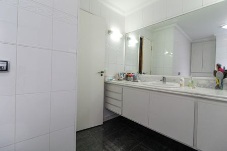 Apartamento para alugar com 237m², 5 quartos e 2 vagasBanheiro da Suíte 1