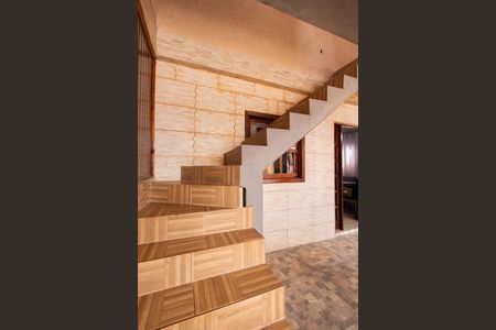 Casa para alugar com 440m², 3 quartos e 4 vagasEscada