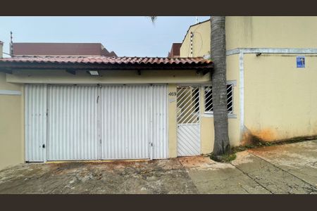 Casa de condomínio à venda com 65m², 2 quartos e 1 vaga Casa de condomínio à venda com 65m², 2 quartos e 1 vagaFachada