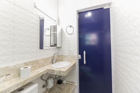 Casa de condomínio à venda com 65m², 2 quartos e 1 vaga Casa de condomínio à venda com 65m², 2 quartos e 1 vagaBanheiro