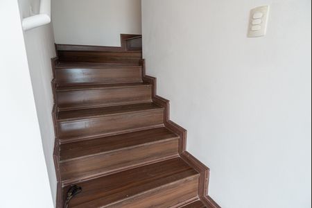 Apartamento para alugar com 69m², 1 quarto e 1 vaga Apartamento para alugar com 69m², 1 quarto e 1 vagaEscada