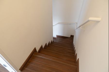 Apartamento para alugar com 69m², 1 quarto e 1 vaga Apartamento para alugar com 69m², 1 quarto e 1 vagaEscada