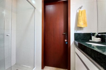 Casa de condomínio à venda com 310m², 5 quartos e 4 vagasBanheiro da Suíte