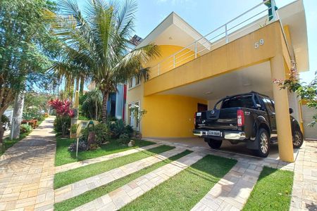 Casa de condomínio à venda com 310m², 5 quartos e 4 vagasFachada da casa
