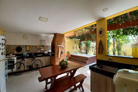 Casa de condomínio à venda com 310m², 5 quartos e 4 vagasÁrea comum - Churrasqueira