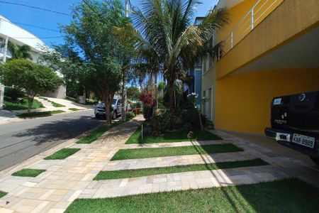 Casa de condomínio à venda com 310m², 5 quartos e 4 vagasFachada da casa