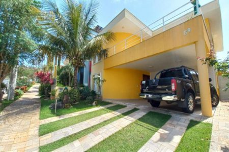Casa de condomínio à venda com 310m², 5 quartos e 4 vagasFachada da casa