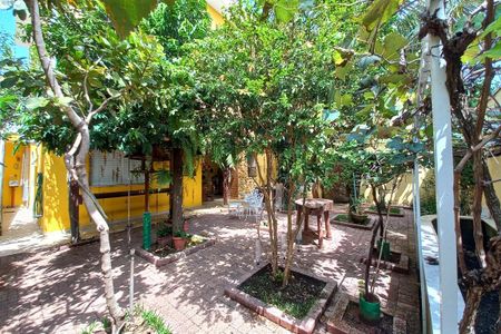 Casa de condomínio à venda com 310m², 5 quartos e 4 vagasQuintal