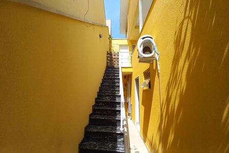 Casa de condomínio à venda com 310m², 5 quartos e 4 vagasEscada externa