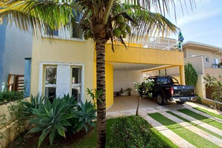 Casa de condomínio à venda com 310m², 5 quartos e 4 vagasFachada da casa