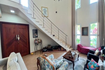 Casa de condomínio à venda com 310m², 5 quartos e 4 vagasSala