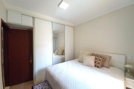 Casa de condomínio à venda com 310m², 5 quartos e 4 vagasSuíte