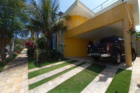 Casa de condomínio à venda com 310m², 5 quartos e 4 vagasFachada da casa