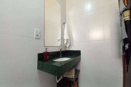 Casa de condomínio à venda com 310m², 5 quartos e 4 vagasBanheiro de Serviço