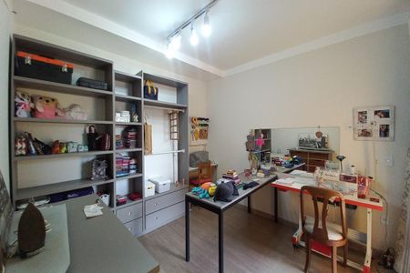 Casa de condomínio à venda com 310m², 5 quartos e 4 vagasQuarto 3