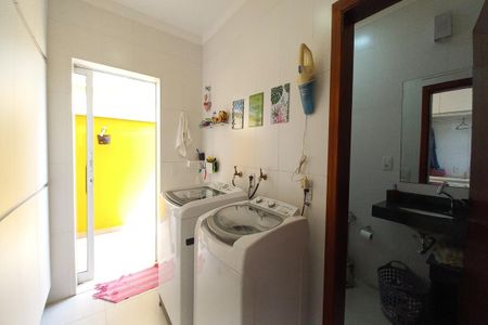 Casa de condomínio à venda com 310m², 5 quartos e 4 vagasÁrea de Serviço