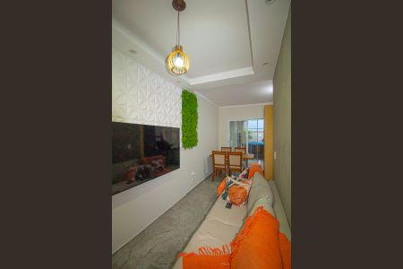 Casa à venda com 80m², 2 quartos e 2 vagas Casa à venda com 80m², 2 quartos e 2 vagasSala