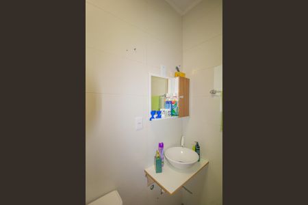 Casa à venda com 80m², 2 quartos e 2 vagas Casa à venda com 80m², 2 quartos e 2 vagasBanheiro