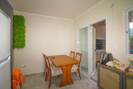 Casa à venda com 80m², 2 quartos e 2 vagas Casa à venda com 80m², 2 quartos e 2 vagasCozinha