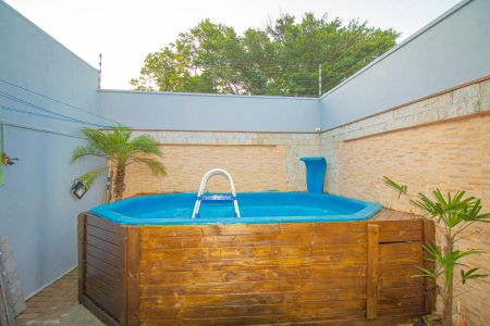 Casa à venda com 80m², 2 quartos e 2 vagas Casa à venda com 80m², 2 quartos e 2 vagasPiscina